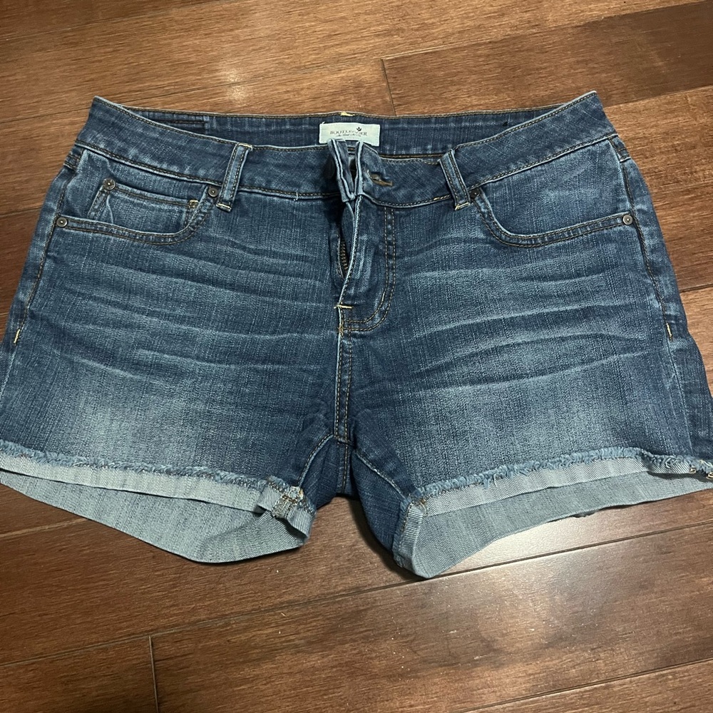 BOOTLEGGER the Real McCoy jean shorts!!! Size women’s 31